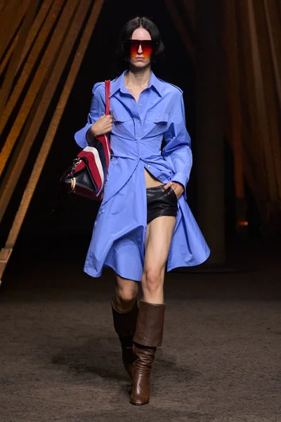 Look 3